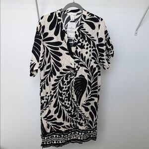 H&M Black and White Tropical Print Short Sleeve Dress